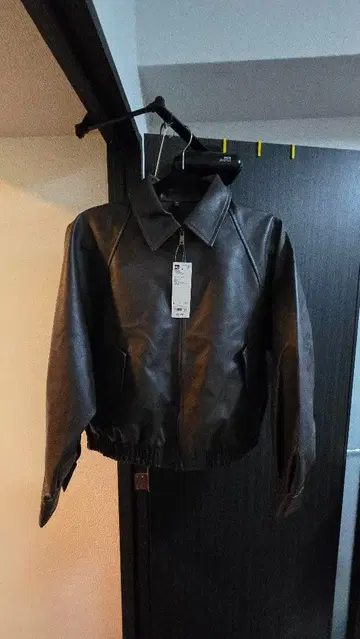 GU WOMEN 페이크 레더 하이 린트 자켓