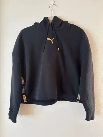 PUMA 블랙 크롭 후드티