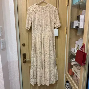 새상품 택 포함 셀포드 섬세한 레이스의 A라인 원피스 (베이지)