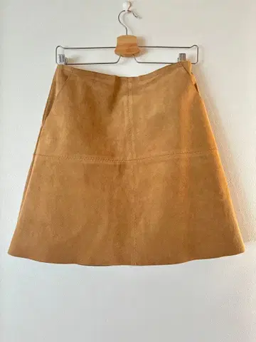 Ray BEAMS 베이지 스웨이드 플레어 스커트 무릎 기장