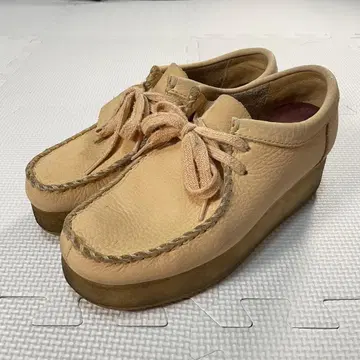 고품질 클락스 왈라비 통굽 주름 가죽 신발 21621 베이지 가죽 신발