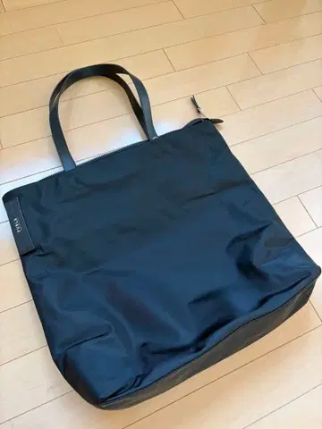 새상품급 FURLA 블랙 나일론 토트백