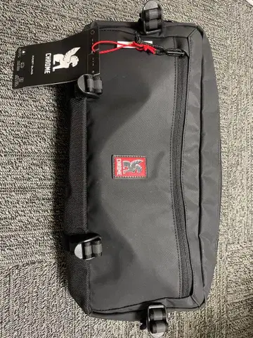 CHROME 바디백 블랙