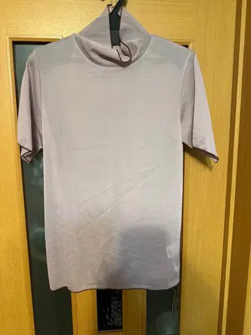 Aga 연보라 하이넥 T셔츠