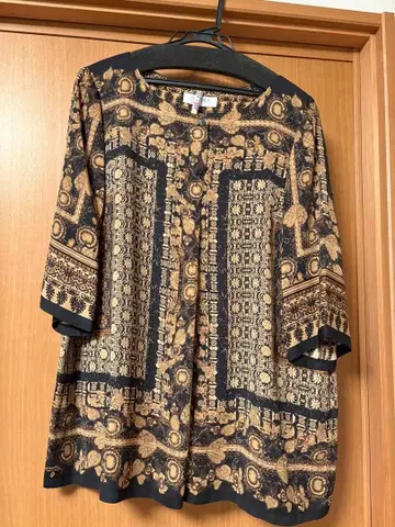 새상품급 클리닝 완료 NEMIKA 레리안 7부 소매 블라우스