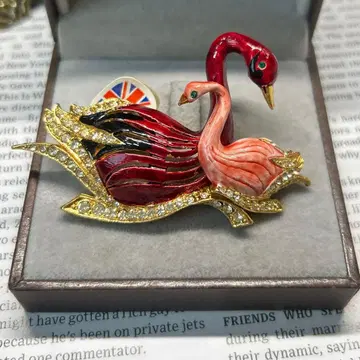 영국제 빈티지 브로치 백조의 모자 빨강 핑크