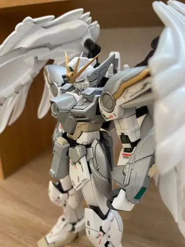 RG 윙건담 제로 EW 페인팅 완성품
