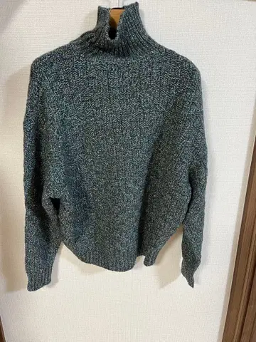 DES PRES 터틀넥 니트 풀오버입니다.