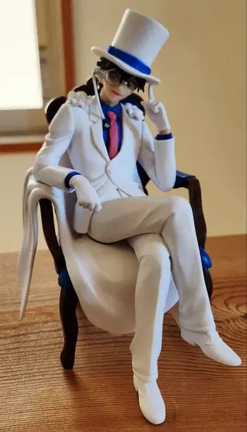 명탐정 코난 괴도 키드 피규어