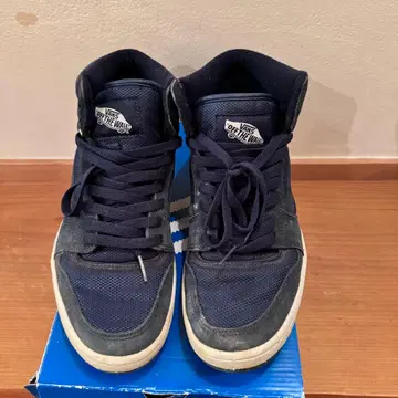 Vans 네이비 하이컷 스니커즈