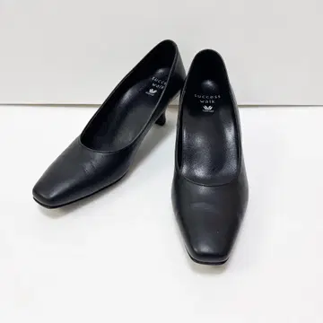새상품급*와코루 서세스워크 *블랙 펌프스 스퀘어토 23cm E
