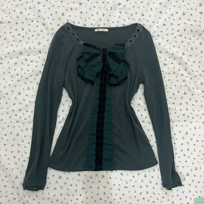 Exy's Farm King Ribbon Big Ribbon Long Sleeve Rogal Tower Himegaru ...