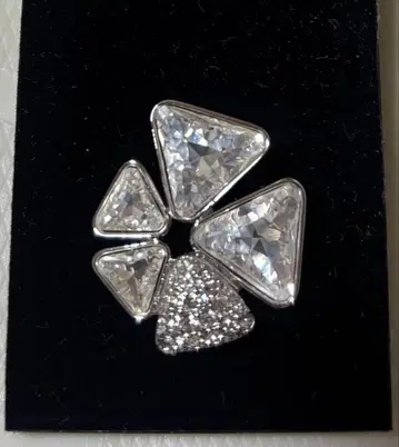 [ 미사용 새상품 ] SWAROVSKI 스와로브스키 브로치 턱핀 플라워