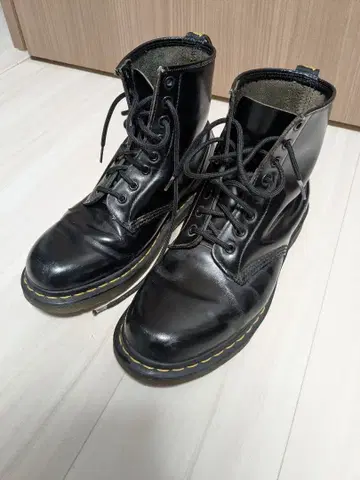 블랙 가죽 워크 부츠 닥터마틴 스타일