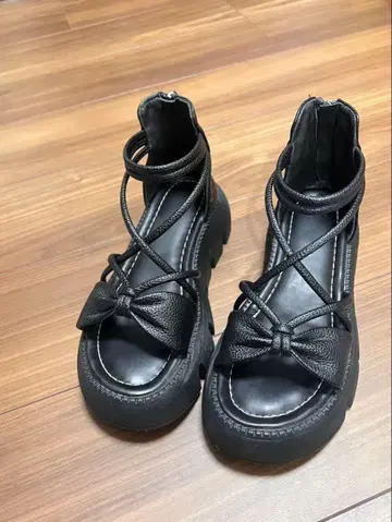 리본 포함 통굽 블랙 샌들 23cm