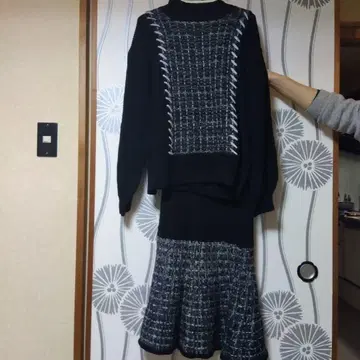 아즈르 니트 스웨터와 스커트 셋업