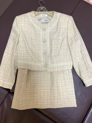 베이지 계열 체크 자켓과 스커트 세트 쇼와 레트로