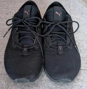 PUMA 블랙 스니커즈