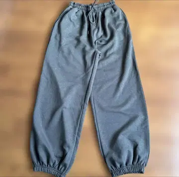 스톤 장식 라메 스웨트 팬츠