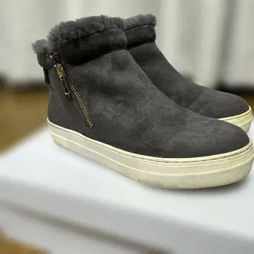 그레이 지퍼 달린 어그 부츠