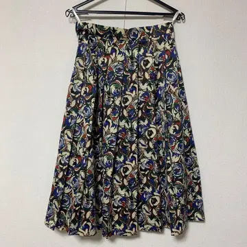 Lais Crayon 꽃무늬 플레어 스커트