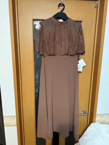 엘레강트한 브라운의 무릎 기장 원피스