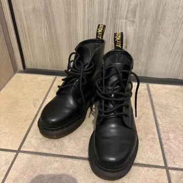 닥터마틴 6홀 부츠