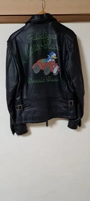 도널드 덕 프린트 블랙 가죽 자켓