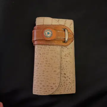 크로커다일풍 베이지 장지갑 알즈니