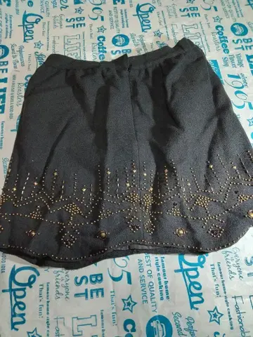 [ 첫 판매 ] 비즈 장식 블랙 미니 스커트