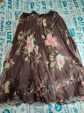 [ 첫 판매 ] 플레어 스커트 꽃무늬 쉬폰 블랙