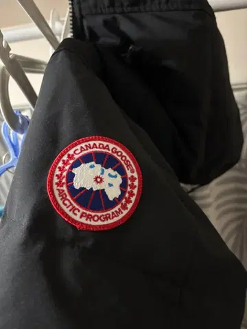 새상품급 Canada Goose 블랙 다운 자켓