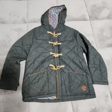 올리브 그린 퀼팅 자켓 후드 부착