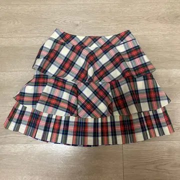 에밀리 템플큐트 스커트