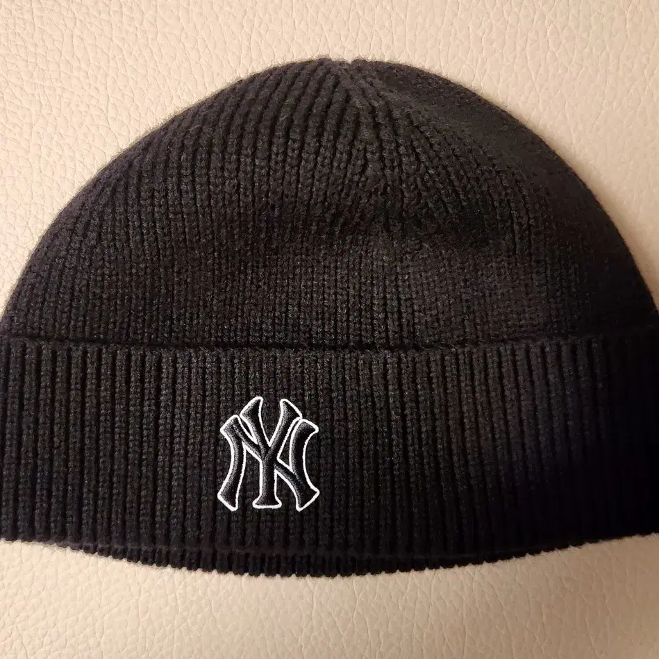 Mlb plush meow beanie black new product on Bunjang Global Site.