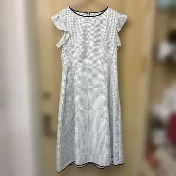 새상품급 셀포드 도트 프릴 슬리브리스 원피스