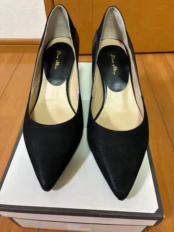 블랙 스틸레토 미들힐 펌프스