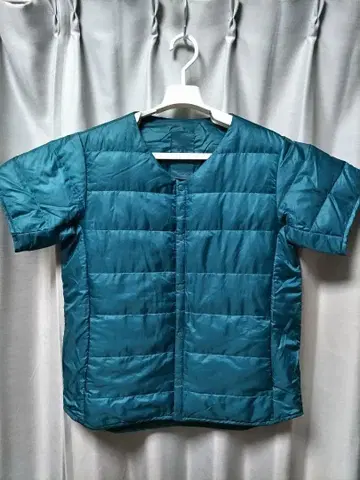 데상트 얼터레인 반팔 이너 다운 자켓 라운드넥