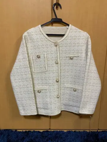 화이트 트위드 가디건
