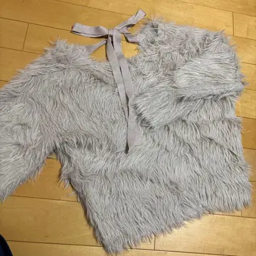 칸나 씨 콜라보 백 오픈 리본 오버 사이즈 샤기 니트 베이지