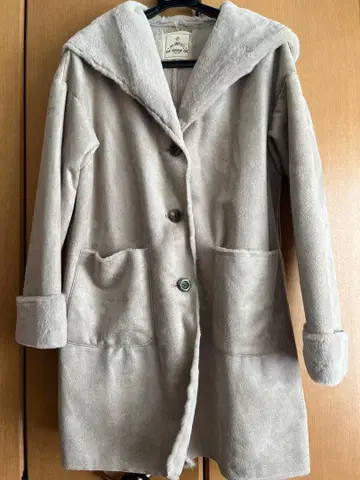 as know as 후드 부착 베이지 무스탕 코트