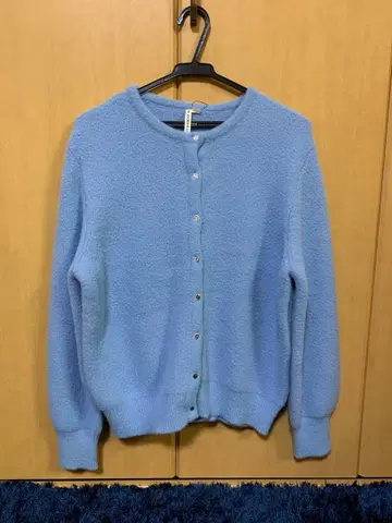 라이트 블루 버튼 가디건