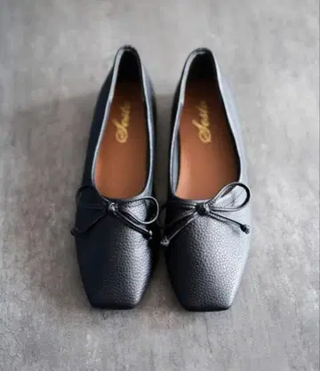 SESTO 부드러운 스무스 소재의 스퀘어토 메리제인 발레 슈즈