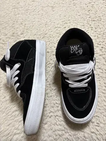 VANS 하프캡 블랙 스니커즈