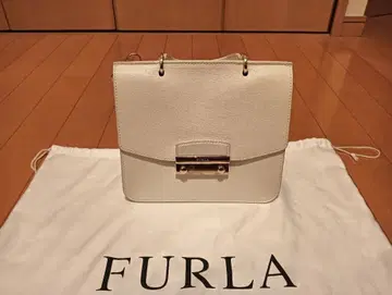 FURLA 화이트 핸드백