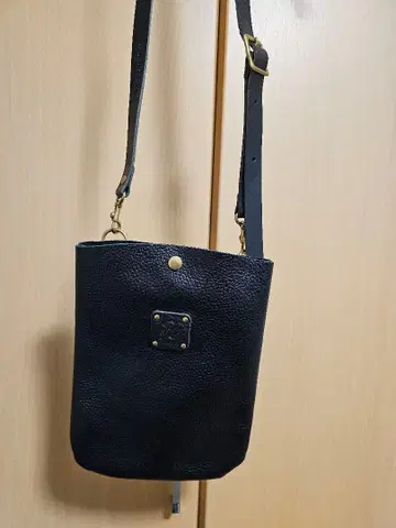 블랙 가죽 숄더백