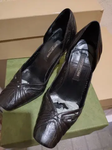 세르지오로시 블랙 펌프스