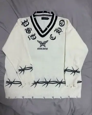 PSYCHO NATION 버터플라이 v넥 니트