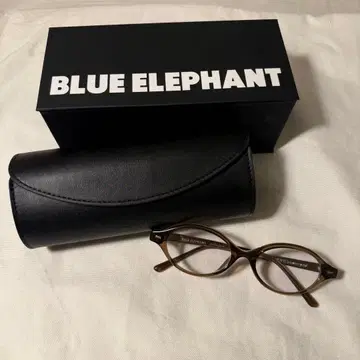 BLUE ELEPHANT CHARLOTTE 브라운 크리스탈 안경