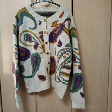 변형 골드 버튼 자카드 니트 가디건